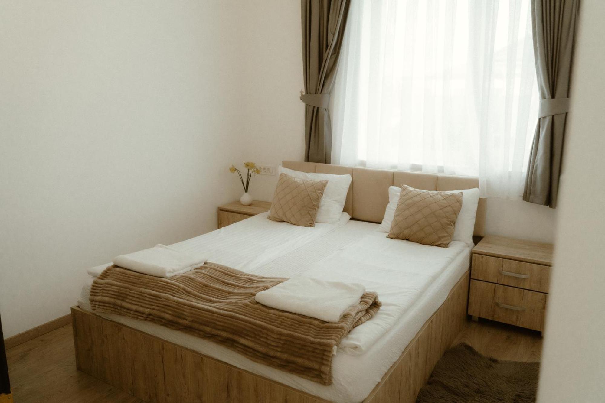 Casa Abiiani Hotel Oradea Exterior photo